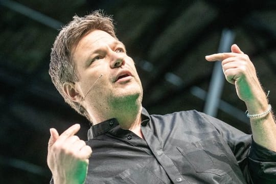 Hält in der Debatte um Mietenentwicklung auch Enteignungen prinzipiell für denkbar: Grünen-Chef Robert Habeck.