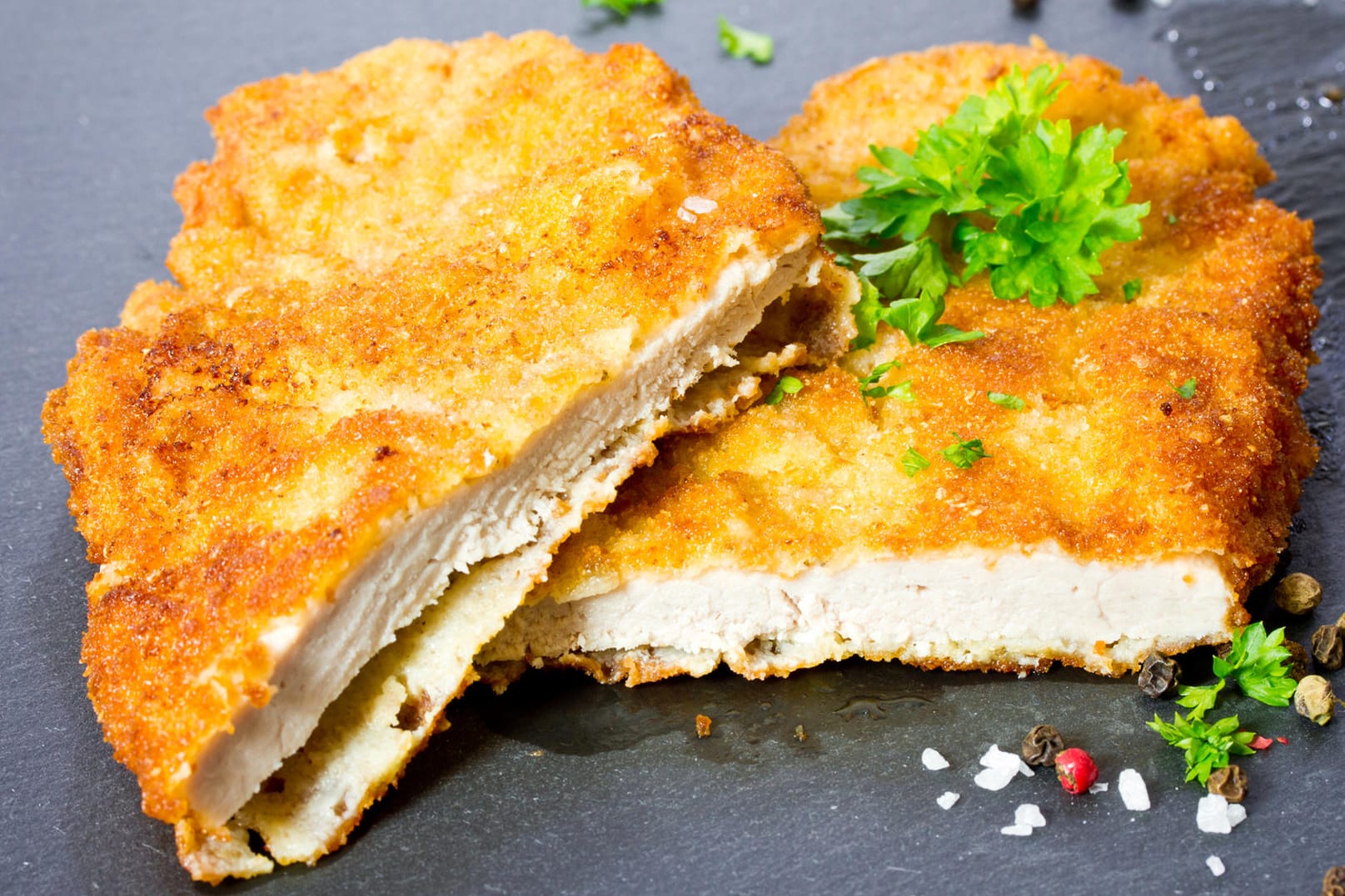 Hähnchenschnitzel: Aldi Nord ruft Produkte von Sölde der Charge mit den Haltbarkeitsdaten 18. April bis 21. April zurück.