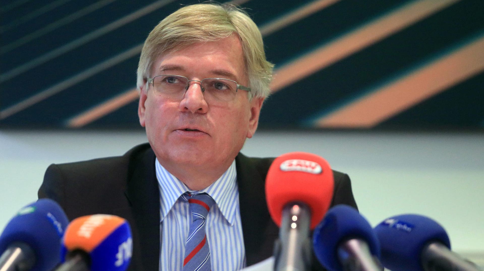 Hartmut Möllring:Magdeburg: Der frühere niedersächsische Finanzminister ist Opfer eines Erpressungsversuchs geworden. Hartmut Möllring:Magdeburg: Der frühere niedersächsische Finanzminister ist Opfer eines Erpressungsversuchs geworden.