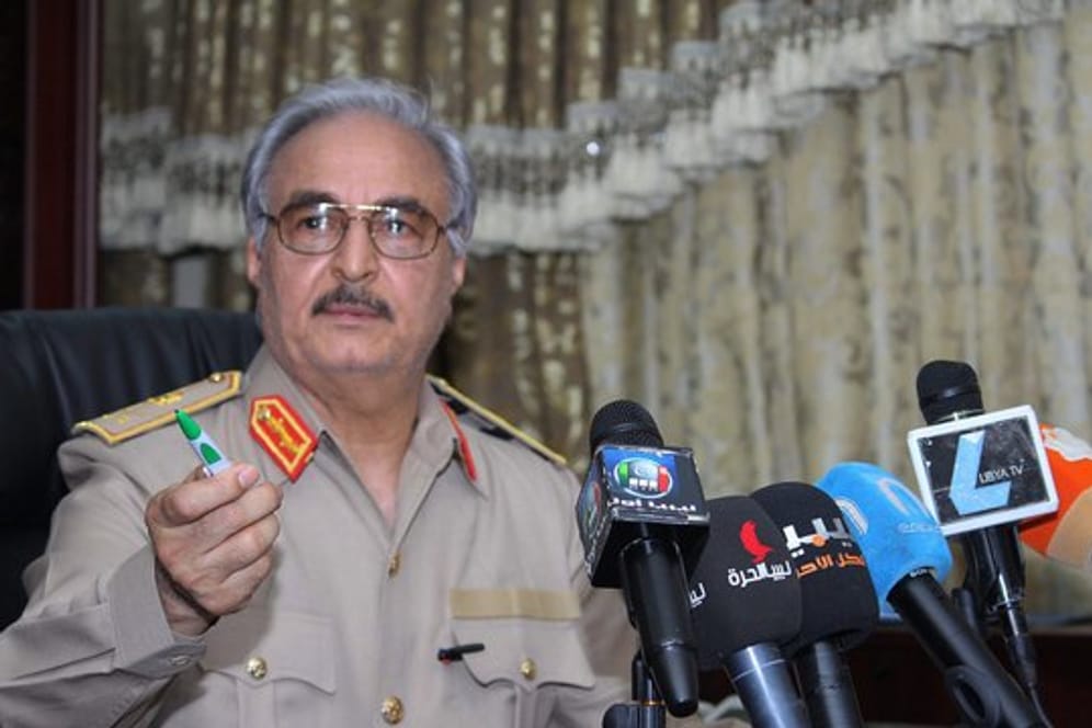 Der libysche General Chalifa Haftar will Tripolis einnehmen und das gespaltene Land unter seine Führung bringen.