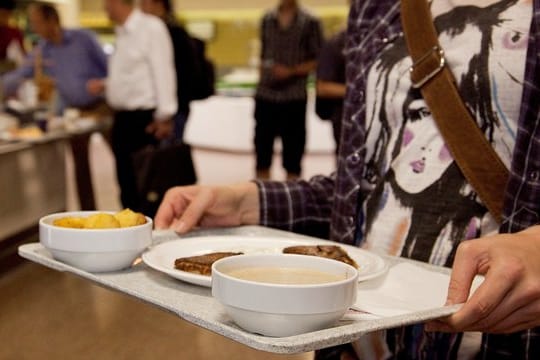 Der Arbeitgeber kann vorschreiben, zu welchen Zeiten Beschäftigte Pausen machen dürfen.