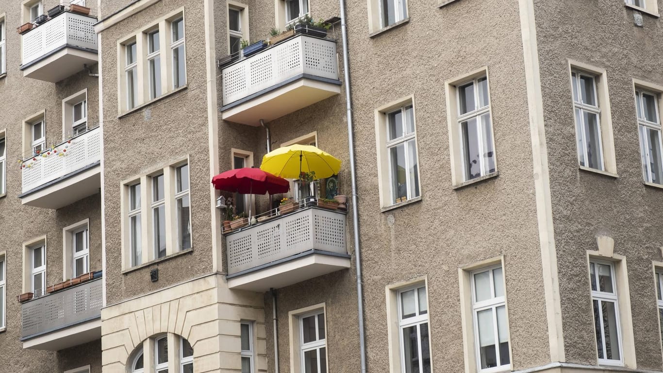 Ein Mietshaus in Berlin-Prenzlauer Berg: Können Enteignungen gegen die Mietexplosion helfen?
