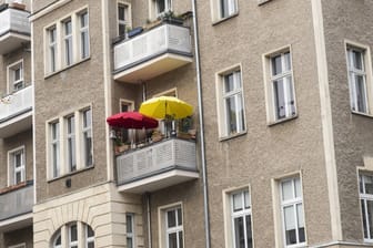 Ein Mietshaus in Berlin-Prenzlauer Berg: Können Enteignungen gegen die Mietexplosion helfen?