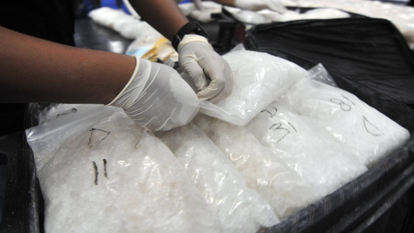 Beschlagnahmtes Crystal Meth: Immer wieder finden Zoll und Polizei in Containerschiffen große Mengen der synthetischen Droge. 585 Kilo sind nun den australischen Behörden in die Hände gefallen.