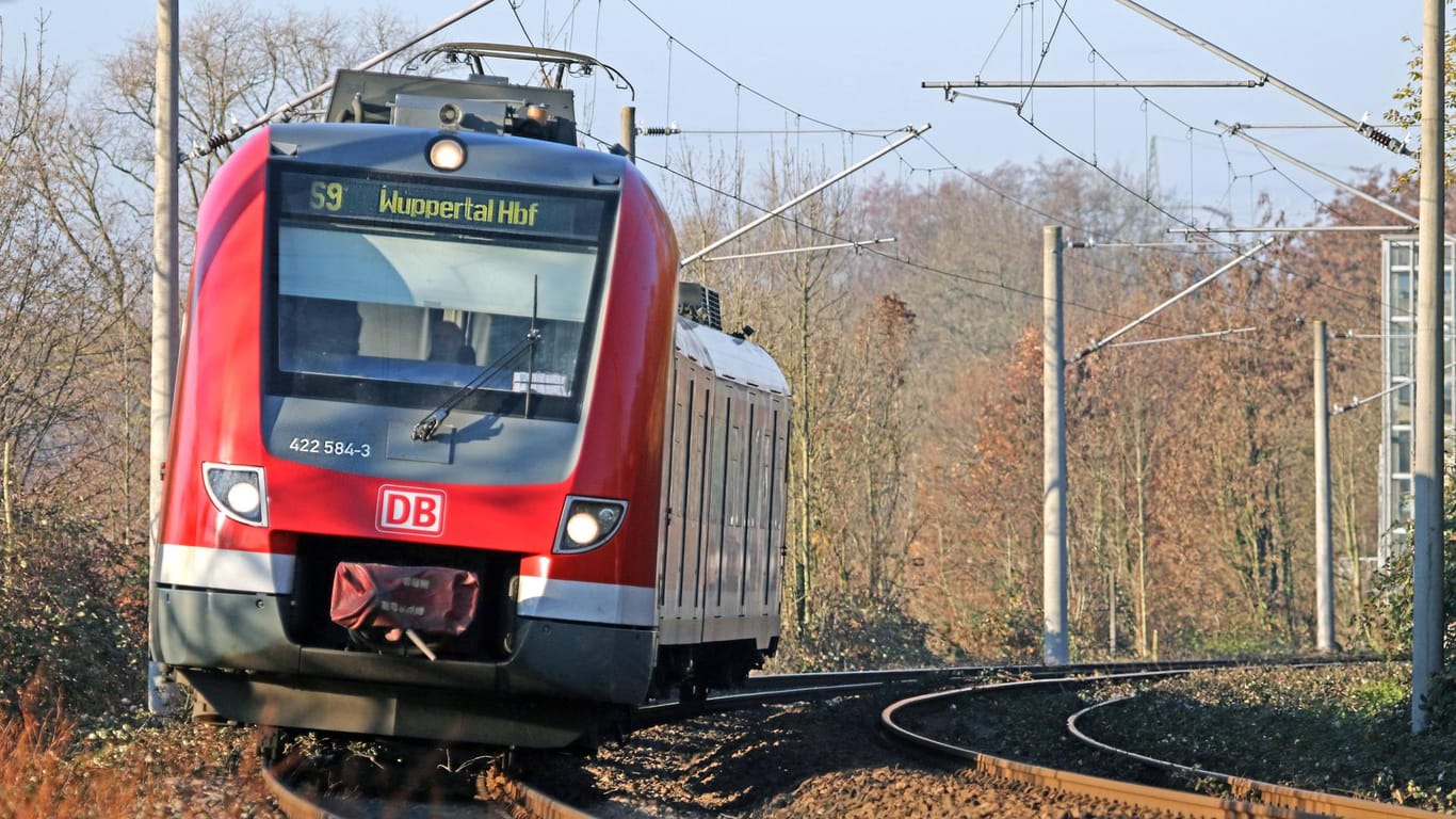Pendler müssen zwischen Essen-Steele und Wuppertal Hbf/Velbert-Langenberg ab Dienstag, 9. April, auf Busse umsteigen.