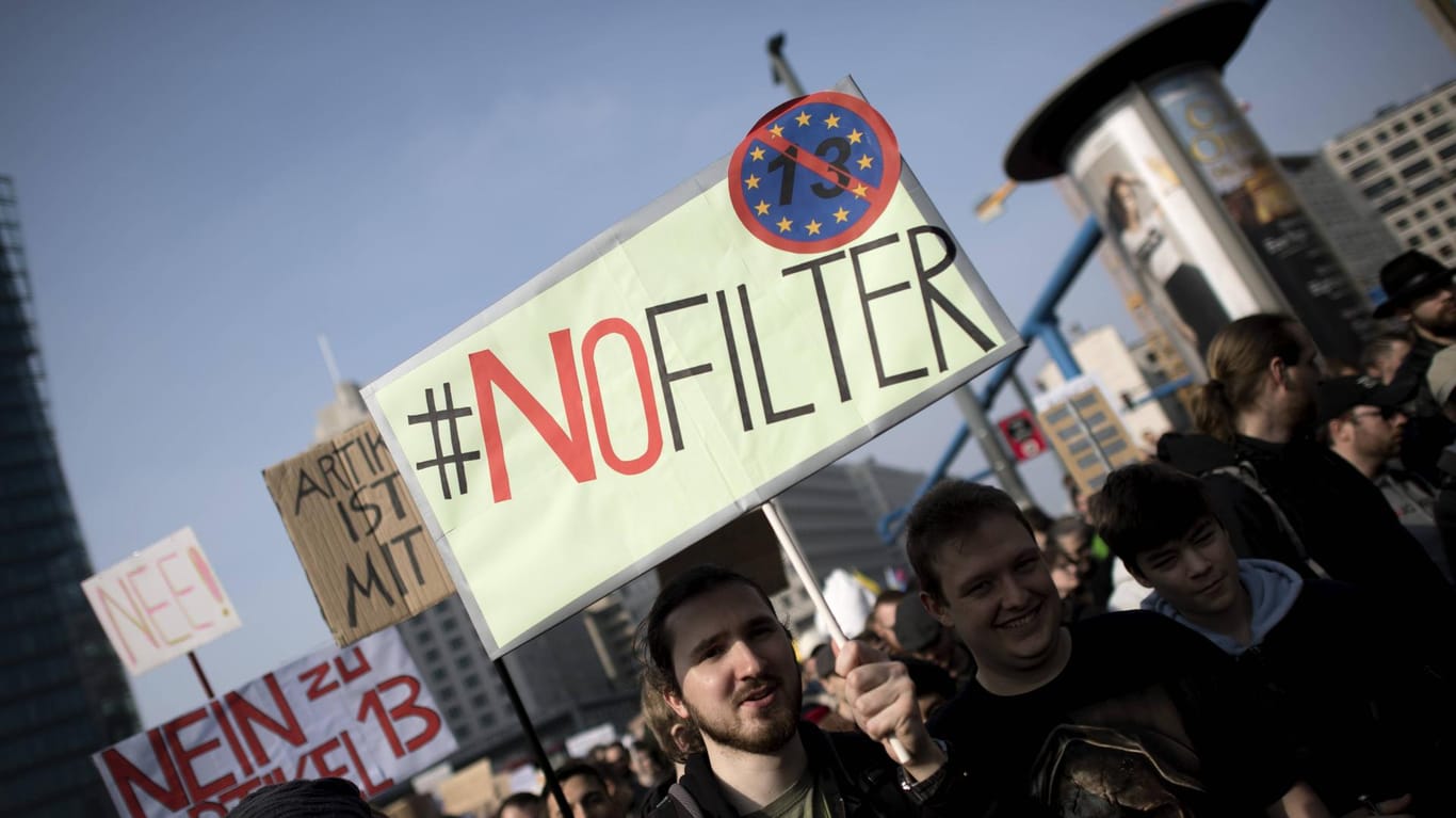 Proteste gegen den Uploadfilter: Die FDP will die Einführung in Deutschland verhindern.