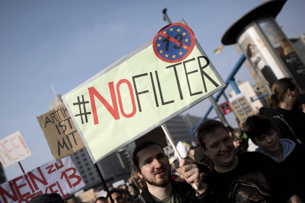 Proteste gegen den Uploadfilter: Die FDP will die Einführung in Deutschland verhindern.