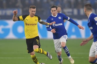 Marco Reus von Borussia Dortmund (links) im Duell mit Sebastian Rudy.
