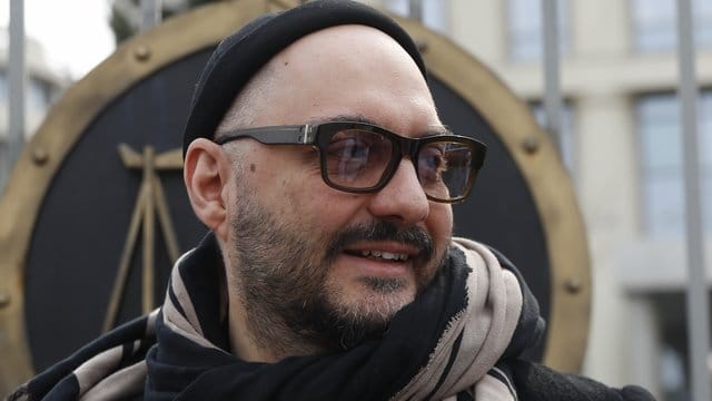 Die Bewegungsfreiheit bleibt eingeschränkt: Kirill Serebrennikow muss um Erlaubnis bitten, wenn er Moskau verlassen möchte. Die Bewegungsfreiheit bleibt eingeschränkt: Kirill Serebrennikow muss um Erlaubnis bitten, wenn er Moskau verlassen möchte.