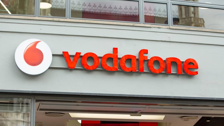 Ein Geschäft von Vodafone: Der Provider muss nach Aufforderung der Gema zwei Filesharing-Seiten für Kunden sperren.