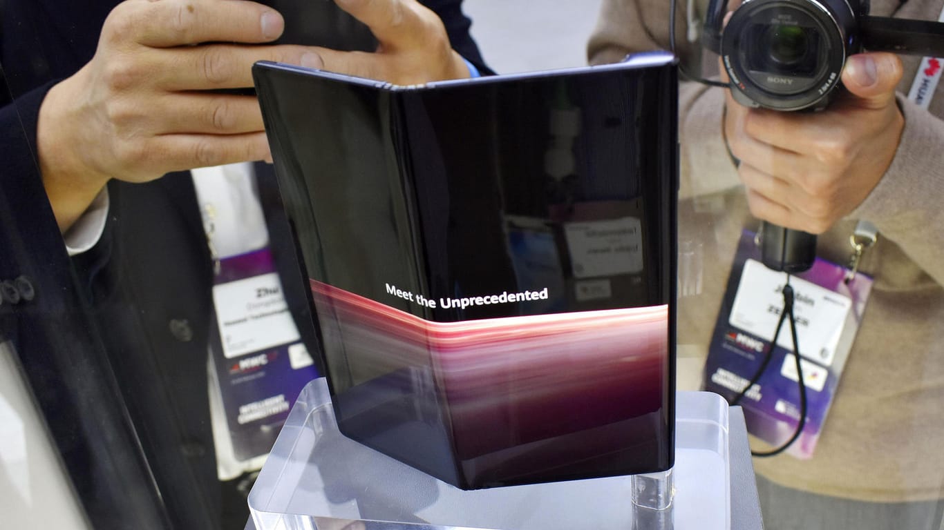 Das Huawei Mate X: Das Smartphone zeichnet sich durch den faltbaren Display aus.