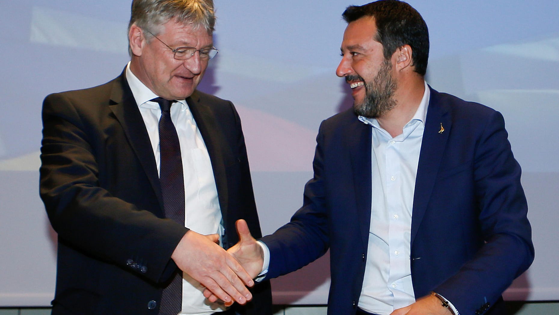 AfD-Chef Meuthen mit Italiens Vize-Ministerpräsident Matteo Salvini in Mailand: Gemeinsam mit anderen rechtspopulistischen Parteien wollen AfD und Lega zukünftig eine Fraktion im Europaparlament bilden.