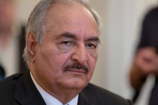 Seit Donnerstag rückt die sogenannte "Libysche Nationalarmee" von General Chalifa Haftar auf Tripolis vor.