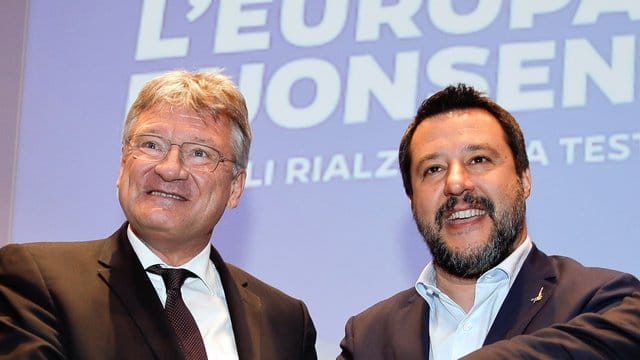 Jörg Meuthen (l) und Matteo Salvini bei ihrer Pressekonferenz in Mailand.