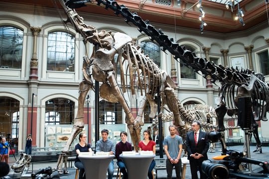 Schüler präsentieren im Berliner Naturkundemuseum konkrete Forderungen an die Politik.