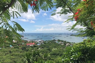 Die Insel Ko Si Chang: Während eines Ausflugs auf der Insel ist eine 26 Jahre alte Urlauberin aus Deutschland vergewaltigt und ermordet worden.