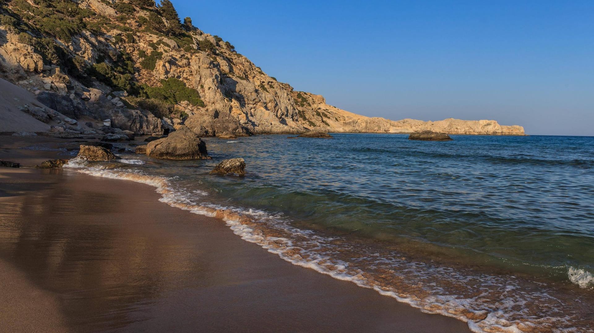 Strand auf Rhodos: Drei Menschen wurden tot an Land gespült. (Archivbild)