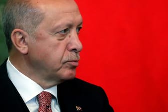 Recep Tayyip Erdogan: Der türkische Präsident akzeptiert die Niederlage seiner Partei AKP in Istanbul nicht.