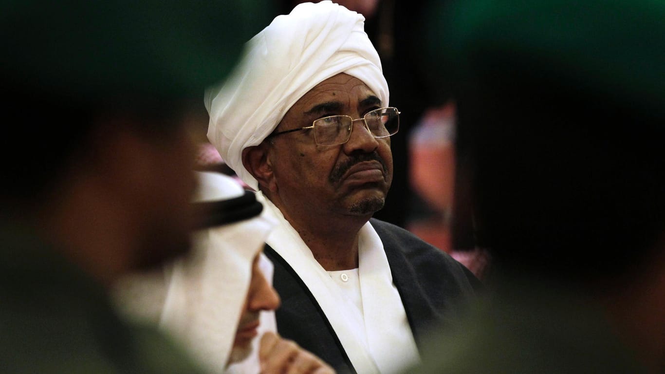 Sudans Präsident Omar al-Bashir (Archiv-Foto): al-Bashir ist seit fast 30 Jahren an der Macht. Nach einer schweren Wirtschaftskrise wird die Kritik an dem Machthaber immer größer.