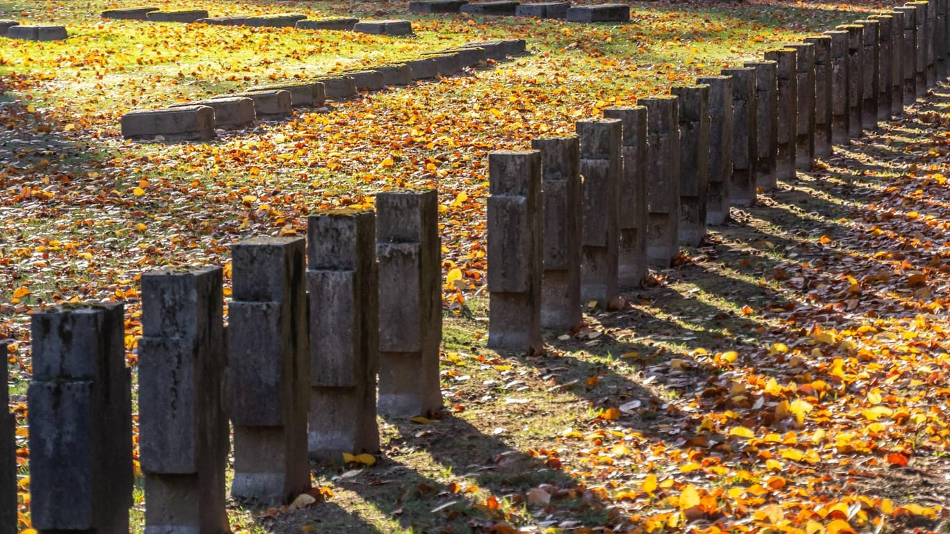 Ein Soldatenfriedhof (Symbolfoto): Der Bürgermeister der spanischen Gemeinde verurteilte die Schändung aufs Schärfste.