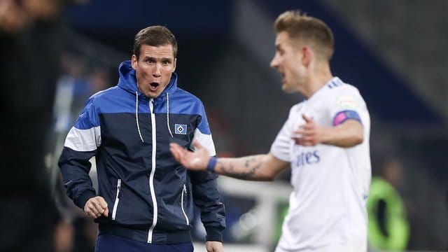 Entsetzen beim HSV: Die Hamburger vorlieren mit 1:2 gegen den 1. Entsetzen beim HSV: Die Hamburger vorlieren mit 1:2 gegen den 1.