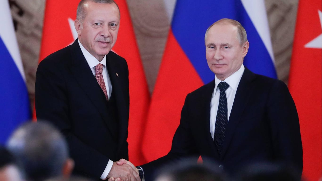 Recep Tayyip Erdogan trifft Wladimir Putin in Moskau: Putin warb dafür, dass die Rüstungsindustrien beider Länder enger zusammenarbeiten sollten.