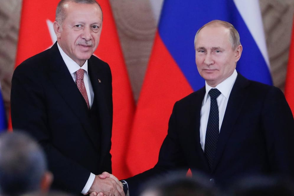 Recep Tayyip Erdogan trifft Wladimir Putin in Moskau: Putin warb dafür, dass die Rüstungsindustrien beider Länder enger zusammenarbeiten sollten.