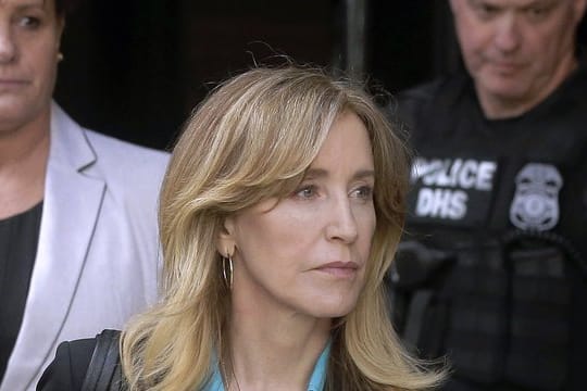 Felicity Huffman übernimmt die volle Verantwortung für ihr Handeln.