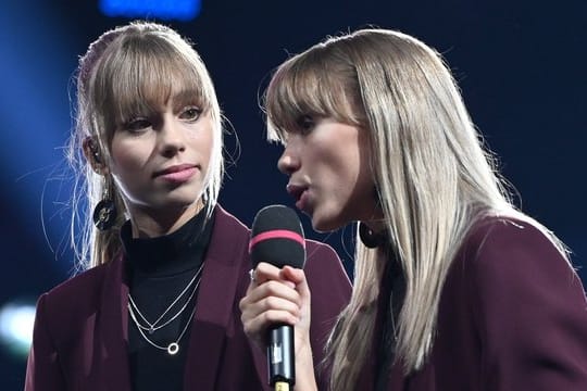 Die Social-Media-Stars Lisa und Lena nehmen jetzt Schauspielunterricht.