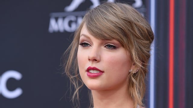 Taylor Swift hat sich im letzten Jahr erstmals klar politisch positioniert. Taylor Swift hat sich im letzten Jahr erstmals klar politisch positioniert.
