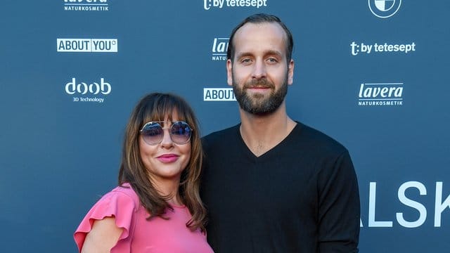 Silvio Heinevetter freut sich auf Melsungen, Simone Thomalla ist weniger begeistert. Silvio Heinevetter freut sich auf Melsungen, Simone Thomalla ist weniger begeistert.