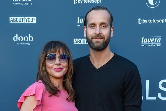 Silvio Heinevetter freut sich auf Melsungen, Simone Thomalla ist weniger begeistert.