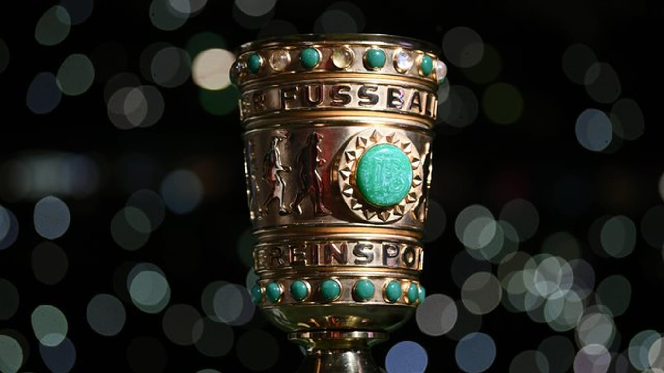Die Halbfinalpartien im DFB-Pokal werden in Hamburg und Bremen ausgetragen.