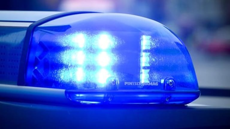Die Polizei in Oldenburg sucht nach einem Mann, der eine 15-jährige Schülerin vom Fahrrad getreten und geschlagen haben soll. (Symbolbild)