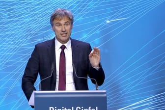 Bitkom-Chef Achim Berg fordert europaweit die gleichen Wettbewerbsbedingungen für alle Netzausrüster an.
