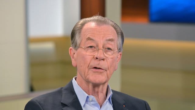 Franz Müntefering: "Die Menschen dürfen nicht den Eindruck haben, dass man sie nicht mehr braucht. Franz Müntefering: "Die Menschen dürfen nicht den Eindruck haben, dass man sie nicht mehr braucht.