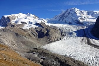 Durch die Klimaerwärmung könnten die Gletscher in den Alpen bis zum Jahr 2100 weitgehend geschmolzen sein. (Symbolbild)
