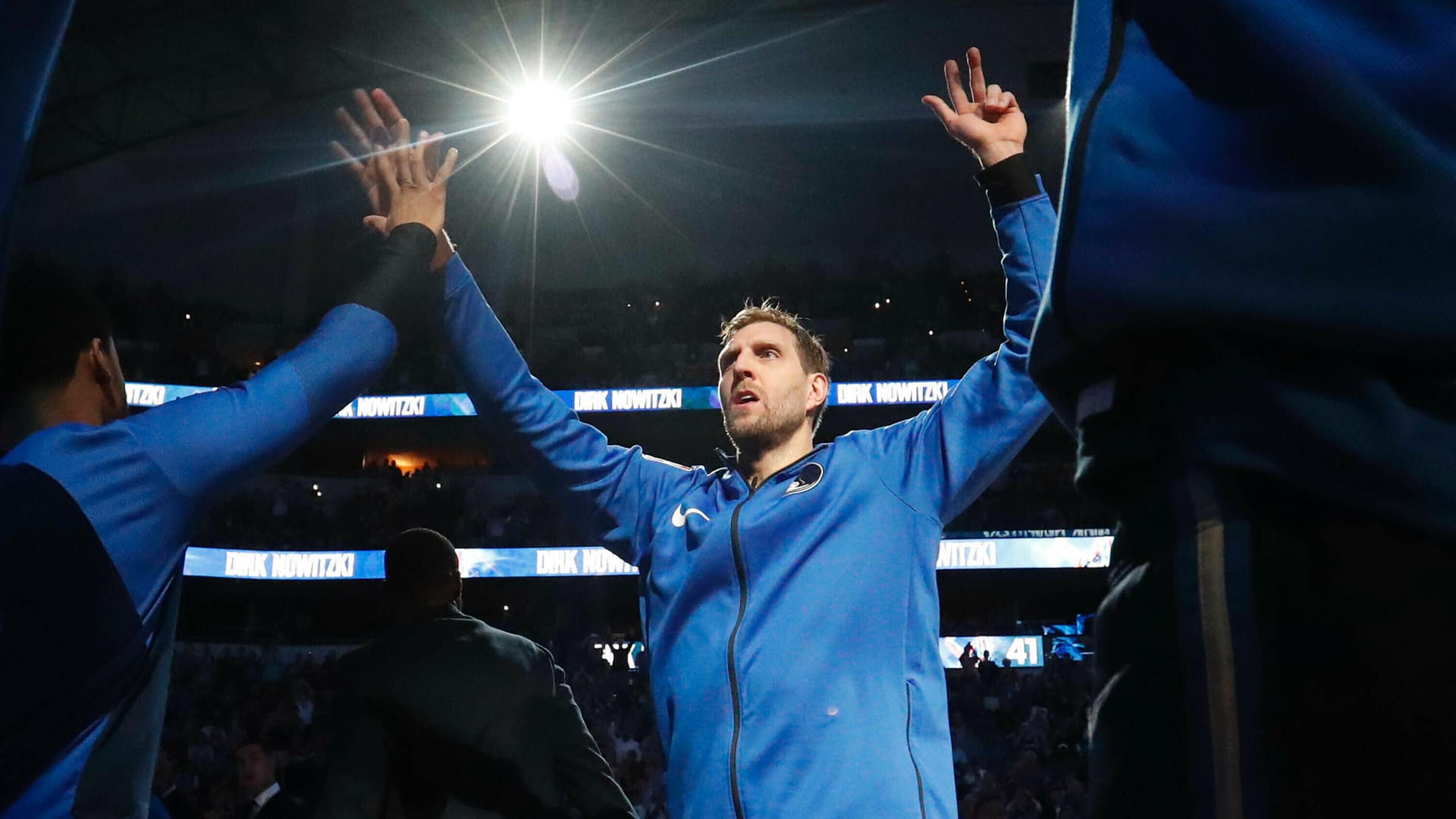 Legende beim Abschied: Dirk Nowitzki bei seinem letzten Heimspiel für die Dallas Mavericks.