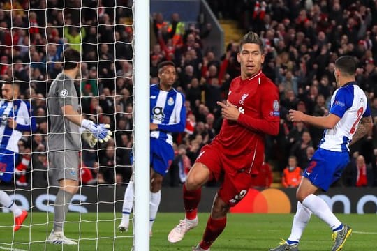 Liverpools Roberto Firmino feiert sein Tor zum 2:0 gegen Porto.