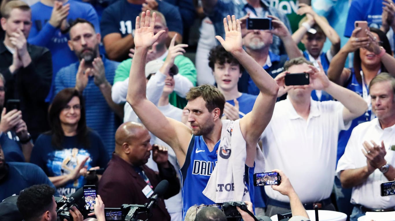 Dirk Nowitzki genießt in Dallas das Bad in der Menge.