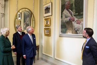 Prinz Charles und Herzogin Camilla gefällt das Porträt.