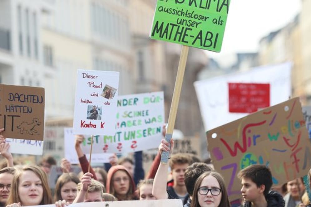 Schüler der "Fridays for Future"-Bewegung fordern, ein Viertel der deutschen Kohlekraftwerke noch in diesem Jahr abzuschalten.