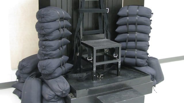 Im Jahr 2010 wurde dieser Stuhl im US-Bundesstaat Utah noch für Erschießungen genutzt. Im Jahr 2010 wurde dieser Stuhl im US-Bundesstaat Utah noch für Erschießungen genutzt.