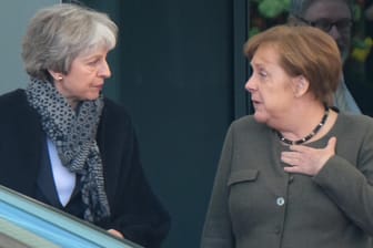 Theresa May auf ihrer Brexit-Verlängerungs-Werbetour am Dienstag in Berlin bei Angela Merkel: Von deutscher Seite wird es wohl keinen Widerstand gegen einen erneuten Aufschub des Brexits geben.
