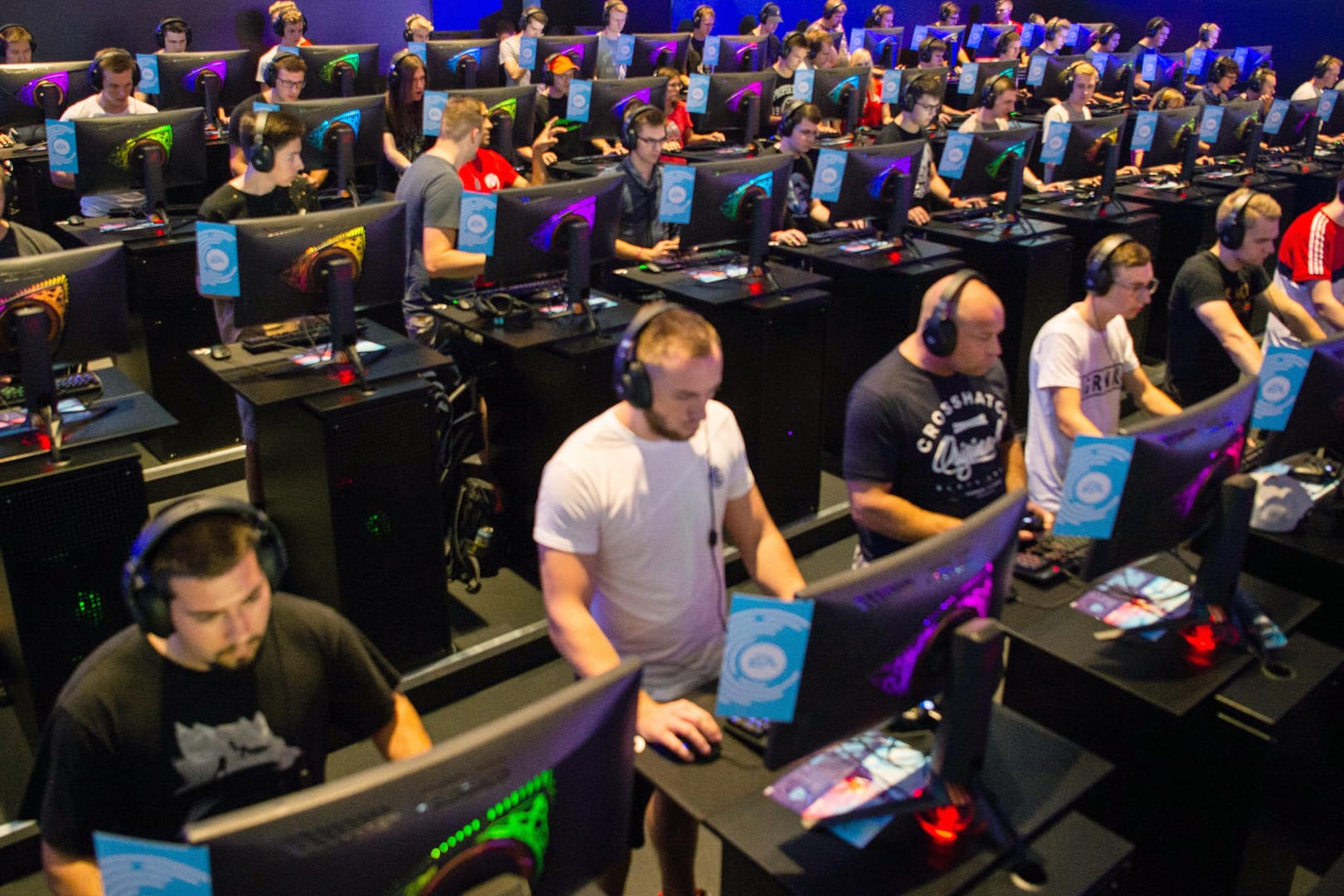 Besucher auf der Gamescom: Bislang hinkt die deutsche Branche dem internationalen Games-Markt hinterher. (Archivbild)