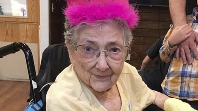 Rose Marie Bentley lebte mit all ihren inneren Organen, auf der falschen Seite, nur das Herz war am rechten Fleck. Rose Marie Bentley lebte mit all ihren inneren Organen, auf der falschen Seite, nur das Herz war am rechten Fleck.
