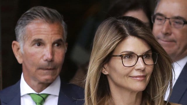 Lori Loughlin und ihrem Mann Mossimo Giannulli droht eine Haftstrafe. Lori Loughlin und ihrem Mann Mossimo Giannulli droht eine Haftstrafe.