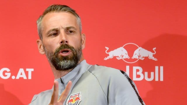 Marco Rose, aktuell Trainer von Red Bull Salzburg, bei der Pressekonferenz zum Thema "Zukunft von Trainer Marco Rose". Marco Rose, aktuell Trainer von Red Bull Salzburg, bei der Pressekonferenz zum Thema "Zukunft von Trainer Marco Rose".