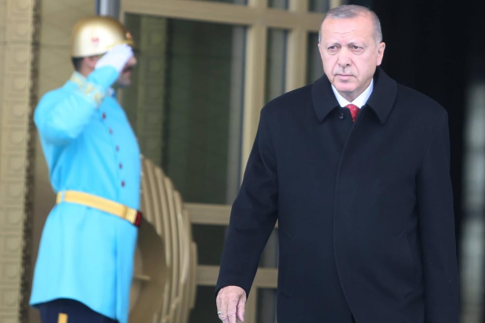 Recep Tayyip Erdogan in Ankara: Der türkische Präsident will die Niederlage seiner AKP bei der Kommunalwahl in Istanbul nicht anerkennen. Wegen Wahlbetrug fordert er nun eine Annullierung.