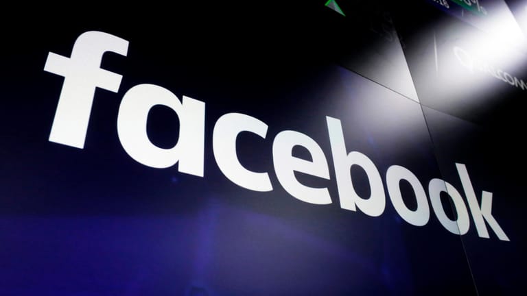 Das Facebook-Logo: Der Konzern will den Umgang mit den Accounts von verstorbenen neu regeln.